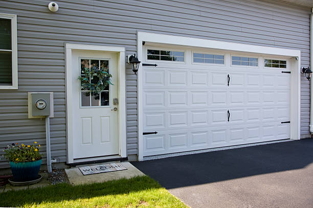 24/7 Emergency Garage Door Panel Replacement experts in Mobridge, SD